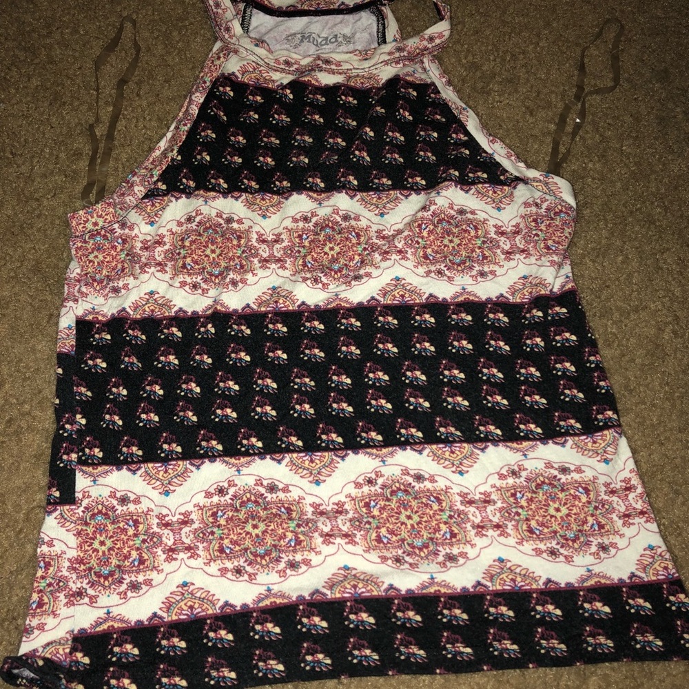 Geometric halter tank